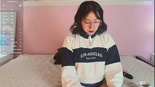 Snapshot of Abigailladyy chatting on June 22, 11:40 am Abigailladyy online show from June 22, 11:40 am