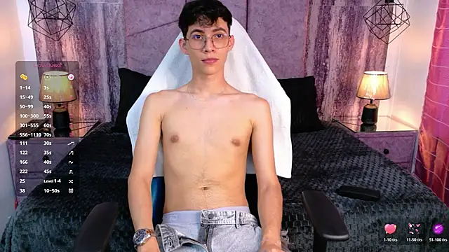 Snapshot of AronTawers chatting on July 17, 7:30 pm AronTawers online show from July 17, 7:30 pm