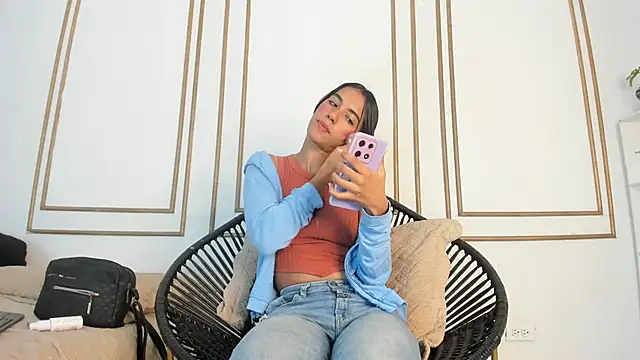 emily gaviria1 online show from May 3, 12:11 pm