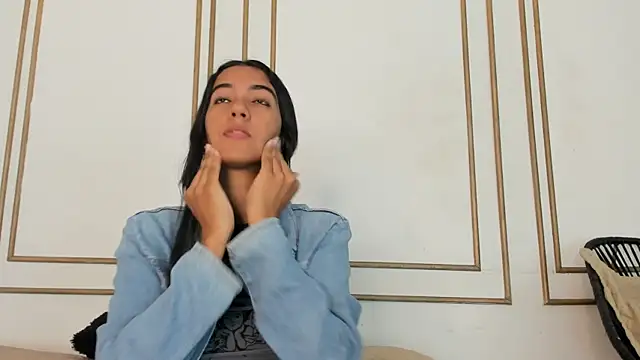 emily gaviria1 online show from May 10, 12:10 pm
