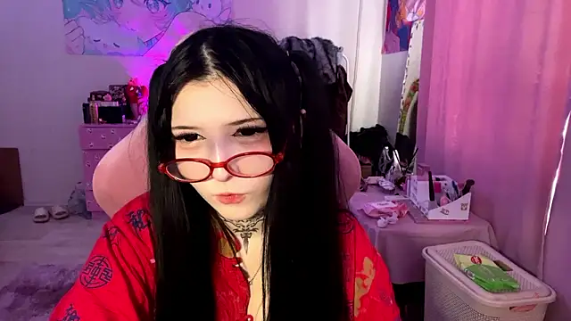 Snapshot of AlexaTripi chatting on March 6, 7:05 am AlexaTripi online show from March 6, 7:05 am