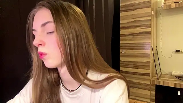 PollyDream online show from March 15, 8:20 am