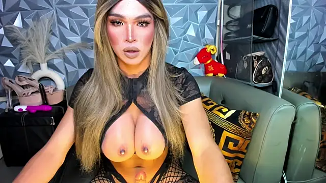 10inDominant Ayesha online show from March 15, 8:15 pm