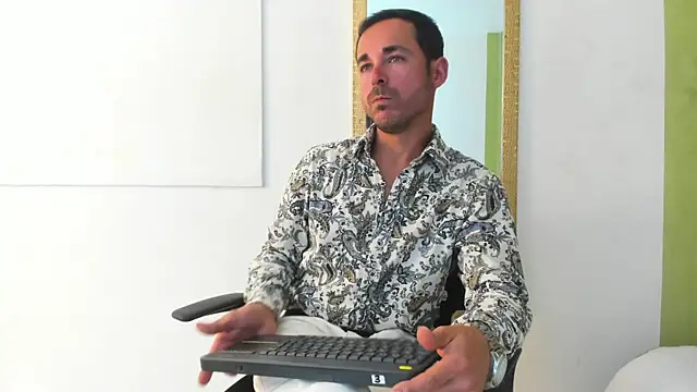Adams Sanz online show from May 13, 6:38 pm