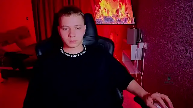 Snapshot of Karl_Night_ chatting on May 4, 6:59 pm Karl Night online show from May 4, 6:59 pm