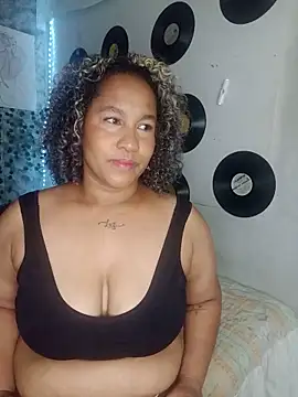 Snapshot of medusafox_ chatting on May 7, 4:40 am medusafox online show from May 7, 4:40 am