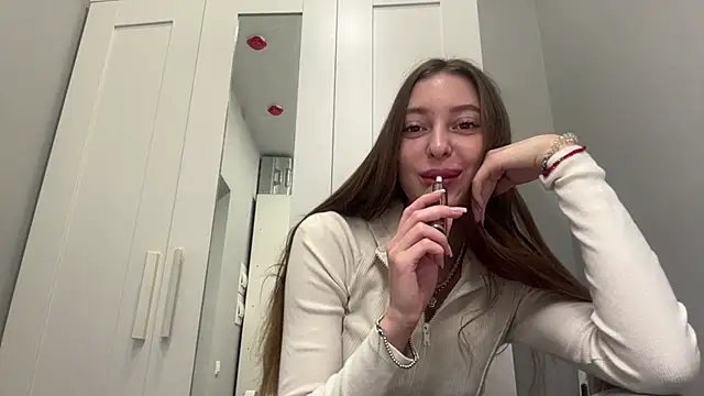 selena favn online show from March 2, 2:03 am