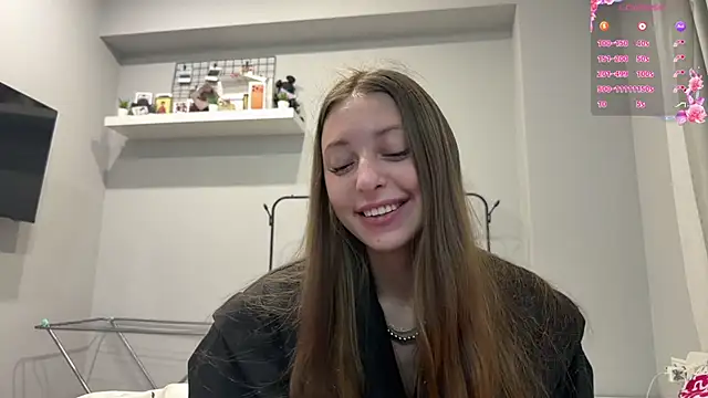 Snapshot of selena_favn chatting on June 3, 2:14 am selena favn online show from June 3, 2:14 am
