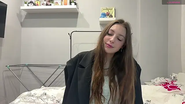 Snapshot of selena_favn chatting on June 9, 2:23 am selena favn online show from June 9, 2:23 am