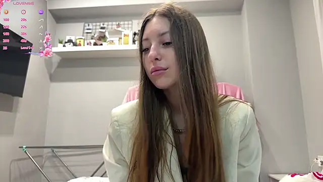 Snapshot of selena_favn chatting on June 12, 2:32 am selena favn online show from June 12, 2:32 am