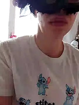 Snapshot of lily2022 chatting on March 11, 11:38 am lily2022 online show from March 11, 11:38 am