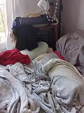 Snapshot of lily2022 chatting on March 15, 12:22 pm lily2022 online show from March 15, 12:22 pm