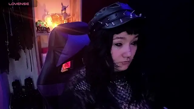 Snapshot of aradia_66 chatting on May 18, 3:35 am aradia 66 online show from May 18, 3:35 am