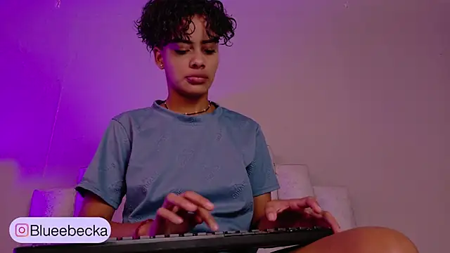 BeckaBlue online show from May 1, 1:05 pm