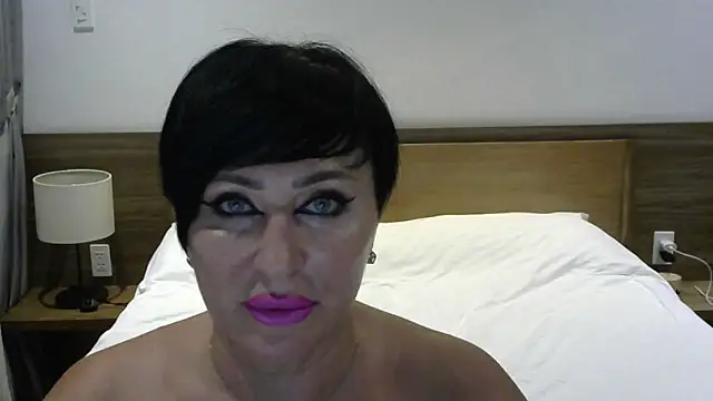 Snapshot of Kleotempt chatting on July 1, 3:45 pm Kleotempt online show from July 1, 3:45 pm