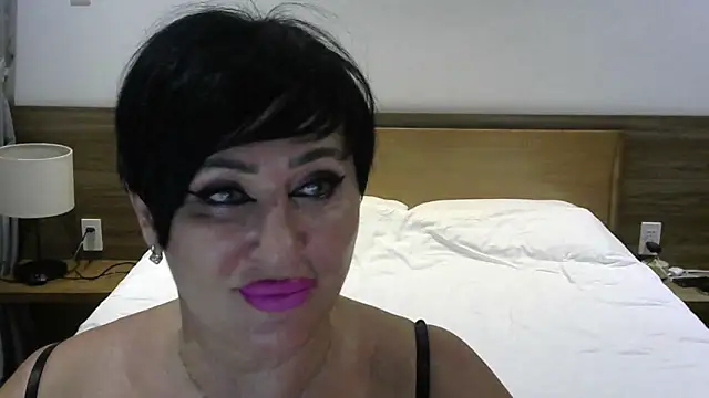Snapshot of Kleotempt chatting on July 5, 11:28 am Kleotempt online show from July 5, 11:28 am