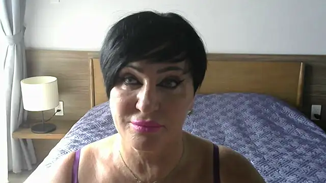 Snapshot of Kleotempt chatting on July 9, 8:29 am Kleotempt online show from July 9, 8:29 am