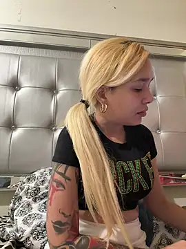 KimberlyBrenda online show from March 11, 4:13 pm