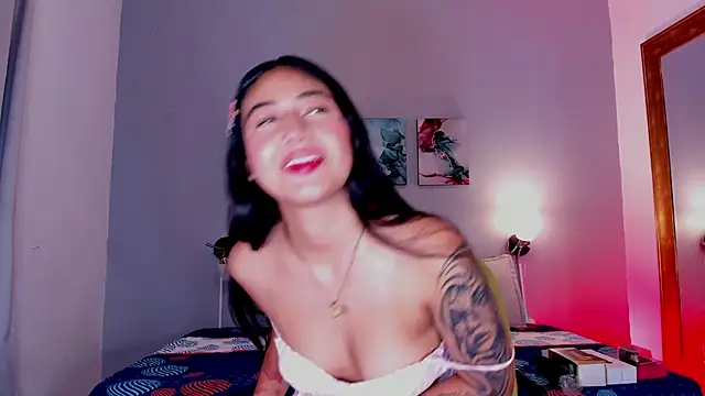 KimTaylorW online show from April 29, 12:37 am