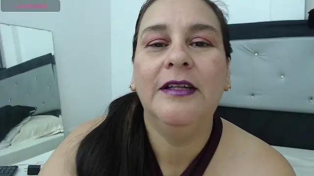 Snapshot of Sharlot_curvy chatting on May 8, 8:36 pm Sharlot curvy online show from May 8, 8:36 pm