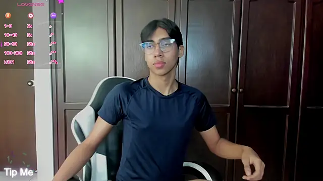 Snapshot of Eros_Lux chatting on May 8, 12:32 pm Eros Lux online show from May 8, 12:32 pm