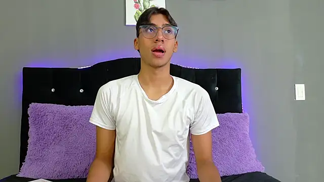 Snapshot of Eros_Lux chatting on May 31, 3:19 pm Eros Lux online show from May 31, 3:19 pm