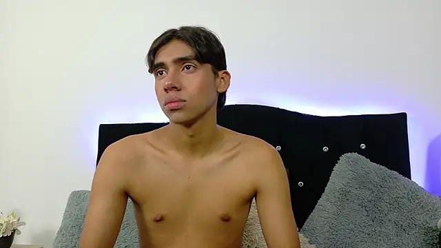 Snapshot of Eros_Lux chatting on July 1, 12:29 pm Eros Lux online show from July 1, 12:29 pm