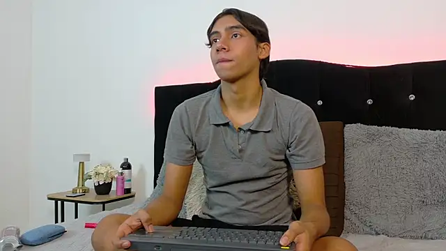 Snapshot of Eros_Lux chatting on July 25, 12:25 pm Eros Lux online show from July 25, 12:25 pm