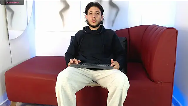 Snapshot of luxesmith chatting on May 12, 11:35 pm luxesmith online show from May 12, 11:35 pm