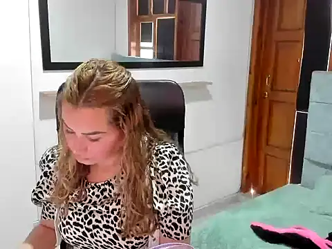 Snapshot of Julieta_star_ chatting on March 3, 7:09 pm Julieta star online show from March 3, 7:09 pm