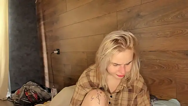 AmmyLuu online show from May 1, 12:32 pm