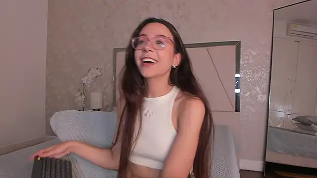 Snapshot of Arii_wilde chatting on May 11, 2:45 pm Arii wilde online show from May 11, 2:45 pm