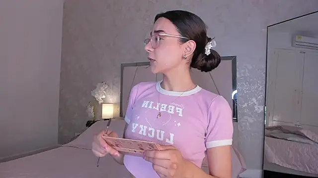 Snapshot of Arii_wilde chatting on May 18, 12:11 pm Arii wilde online show from May 18, 12:11 pm