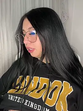 Snapshot of Ashleeyprincess01 chatting on May 6, 12:08 am Ashleeyprincess01 online show from May 6, 12:08 am