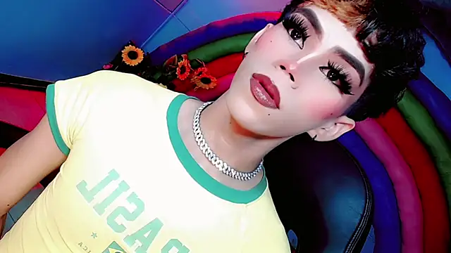 Snapshot of Gema_Jones_ chatting on July 15, 7:41 pm Gema Jones online show from July 15, 7:41 pm