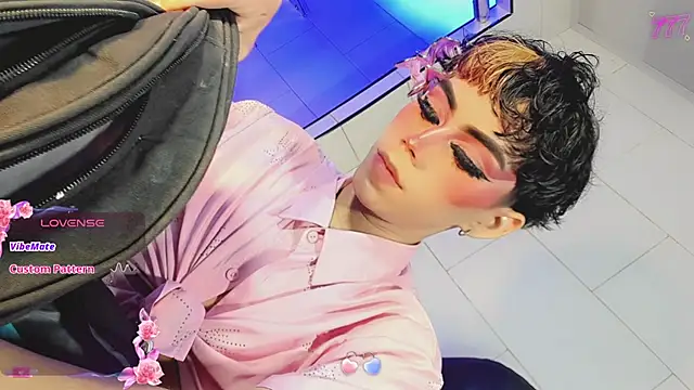 Snapshot of Gema_Jones_ chatting on July 22, 7:38 pm Gema Jones online show from July 22, 7:38 pm