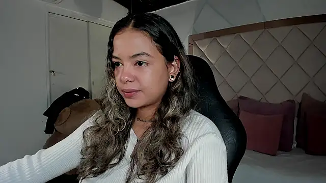 dulce lyraa1 online show from March 17, 4:17 am