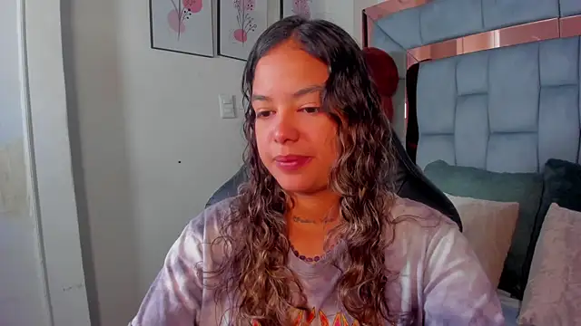 dulce lyraa1 online show from May 2, 8:47 pm