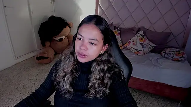dulce lyraa1 online show from May 6, 4:19 am