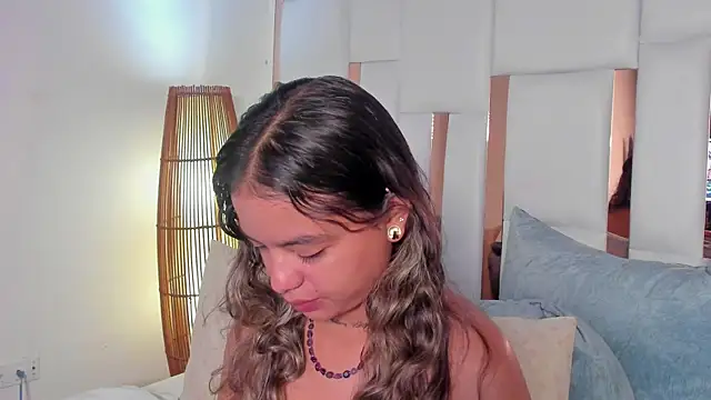 dulce lyraa1 online show from May 8, 10:59 pm