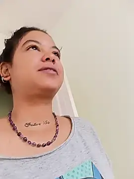 dulce lyraa1 online show from May 11, 7:11 pm