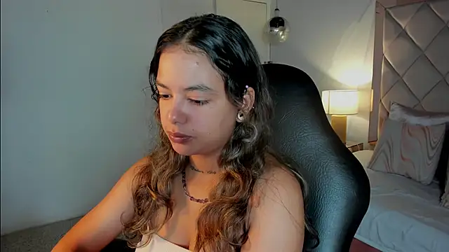 dulce lyraa1 online show from May 15, 4:19 am