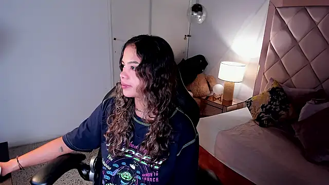 dulce lyraa1 online show from May 28, 3:59 am