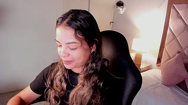 dulce lyraa1 online show from June 3, 4:48 am
