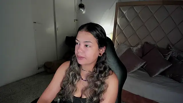 dulce lyraa1 online show from June 17, 4:04 am