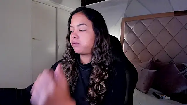 dulce lyraa1 online show from June 19, 4:28 am