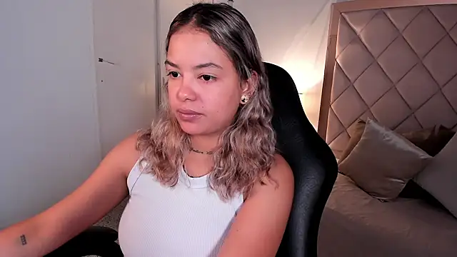 dulce lyraa1 online show from July 7, 6:47 am
