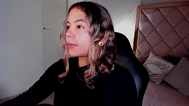 dulce lyraa1 online show from July 8, 3:44 am