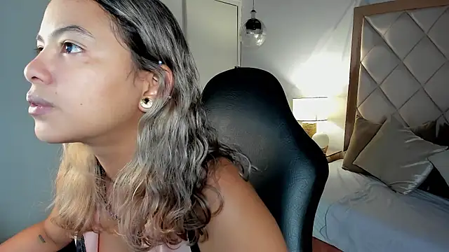 dulce lyraa1 online show from July 11, 4:59 am
