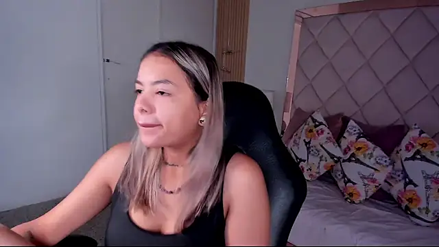 dulce lyraa1 online show from July 17, 3:35 am